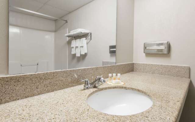 Days Inn by Wyndham Kansas City International Airport