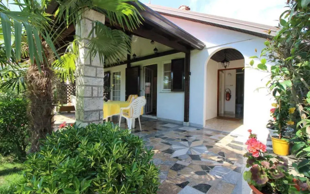 Bungalow mit Schönem Garten und Klimaanlage