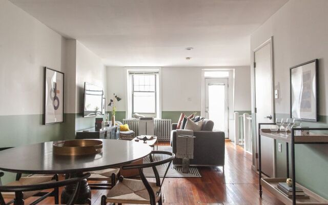 Domio Rittenhouse Square Charming 3BR Duplex + Deck