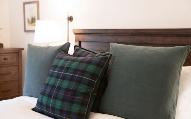 The Harbor House Inn