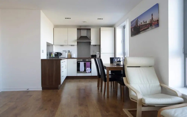 Modern Apartment in Leith With Sea Views