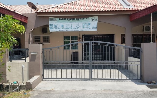 Fahaz Lumut Homestay