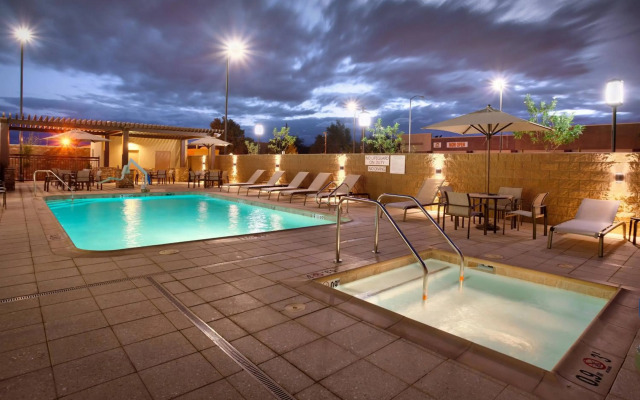 Courtyard Phoenix Mesa Gateway Airport