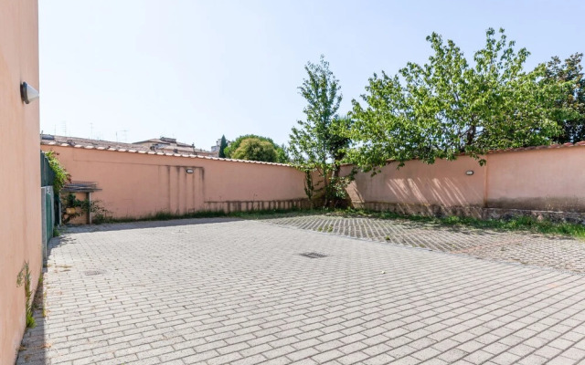 Airport & Station Flat - Private Parking