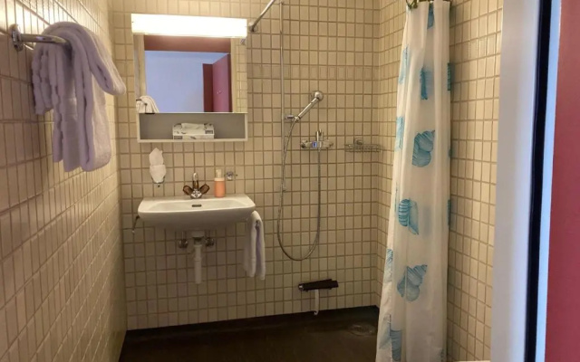 Via Cordis Stiftung Haus St.dorothea Flüeli Ranft – Bathroom – Sachseln