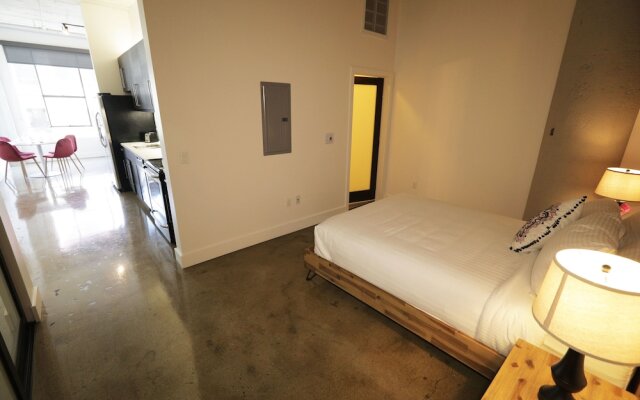 Downtown Lofty Suites