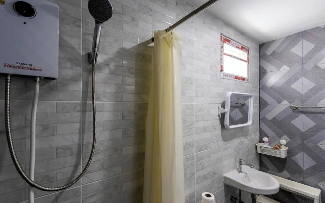 Tiny House Srinakarin At Sri Bearing Station