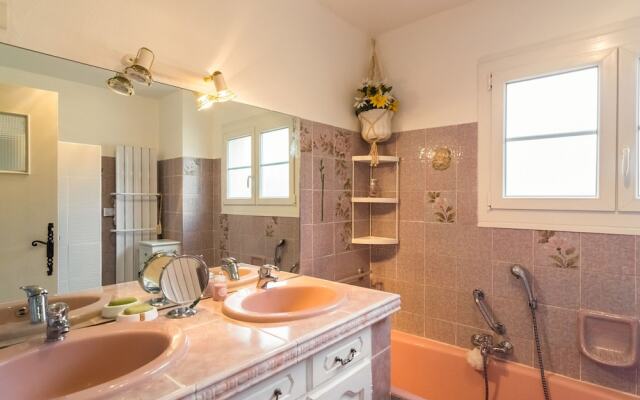 Beautiful Holiday Home in Lorgues with Garden