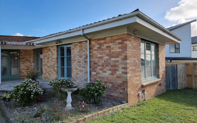 Cosy Unit by Airport - Heat Pump - WIFI