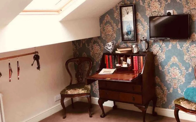 Gin Lounge Rooms