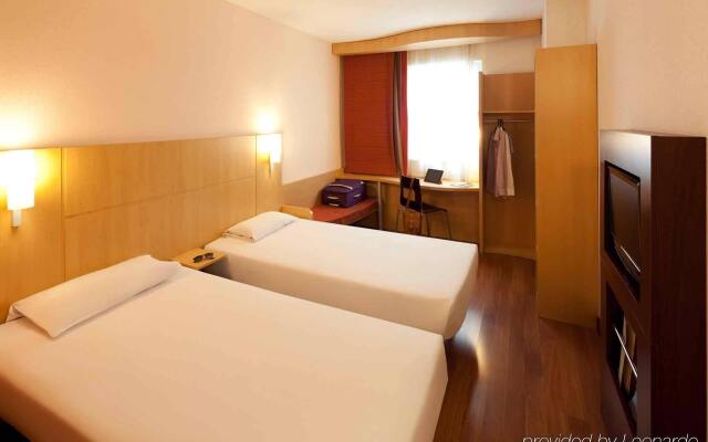 Ibis Qingdao Donghai