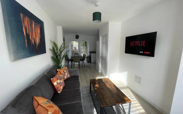 3 Bedroom New House with WiFi