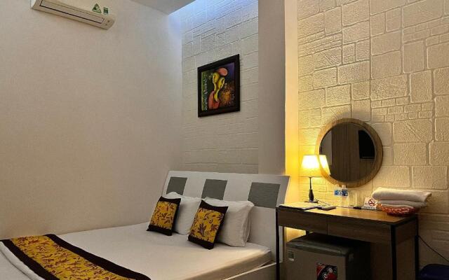 AMILA NGUYEN HUE HOTEL by SAZI