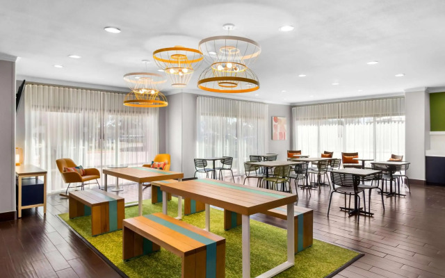 Spark by Hilton Pearland