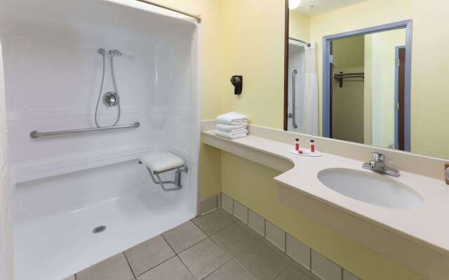 Days Inn & Suites by Wyndham Union City