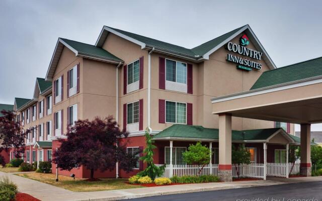 Erie Inn & Suites Solstice