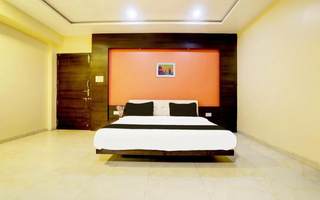 OYO 27960 Hotel Divya Sai Palace
