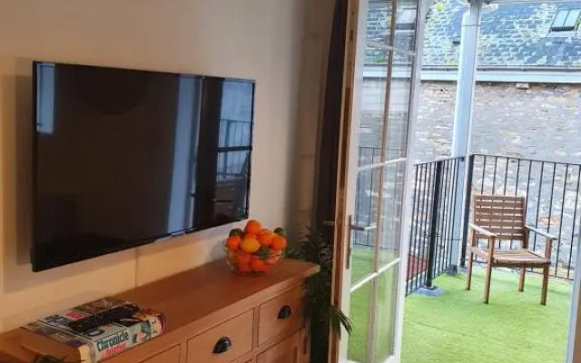The Aviator - Stunning 1 bed with large balcony
