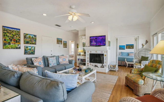 Casa Rosa West by Ryson Vacation Rentals
