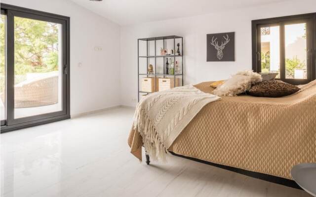 Magnificent And Modern Decorated Villa