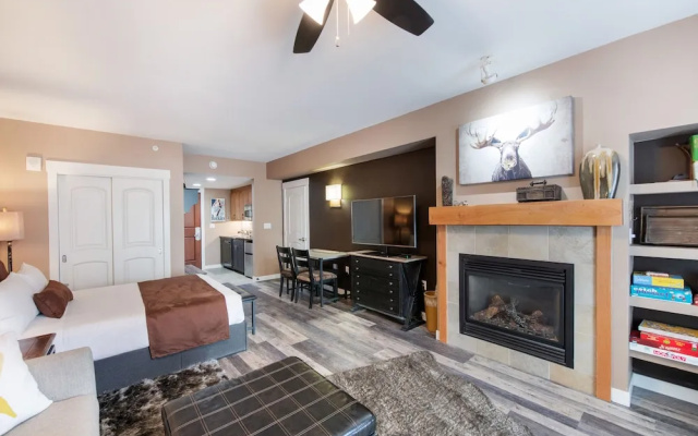 Premium Unit 4371- Fraser Crossing/founders Pointe Condo
