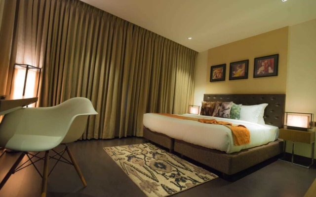 Hotel Gallery 67