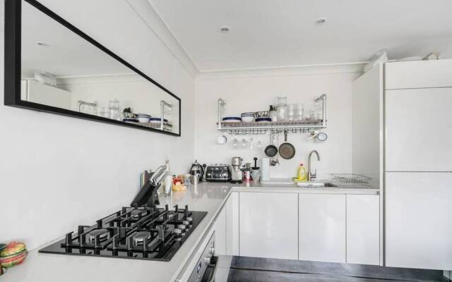 Spacious 1bed W/balcony, 15mins to Notting Hill
