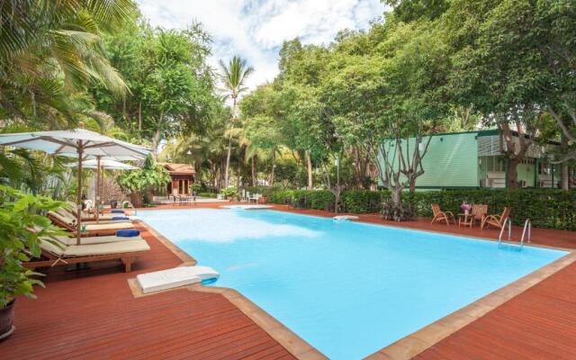 Raya Resort Beach front - The Most Green Resort in Cha-am