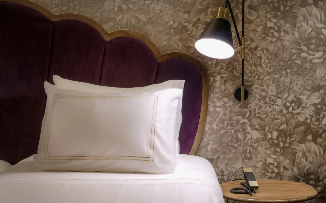 Querencia de Sevilla Autograph Collection