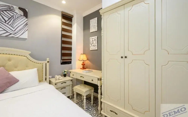 Luxe Paradise Suites Dich Vong Hau