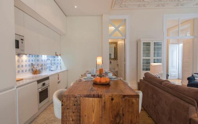 Lovelystay - Cozy Duplex Home in Alfama