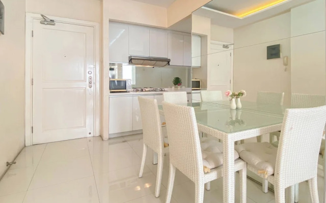 Strategic And Homey 2Br At Grand Palace Kemayoran Apartment