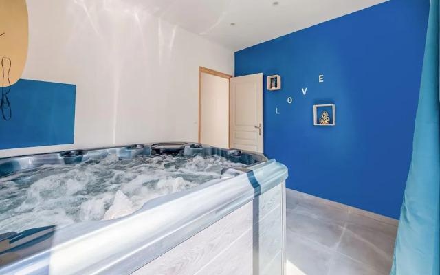 Stylish Beachside Retreat