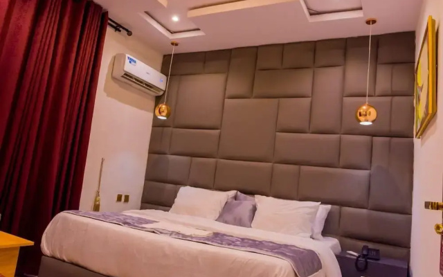 House 10 Luxury Hotel and Suites