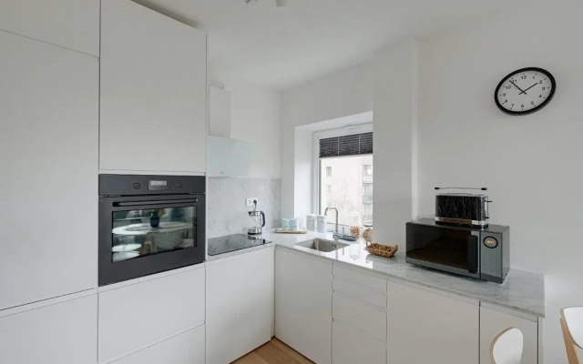 Luxurious 3BR APT Center