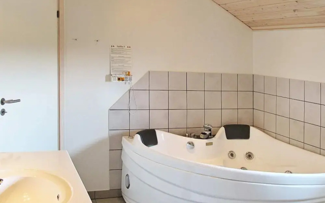 Tranquil Holiday Home in Væggerløse near Sea