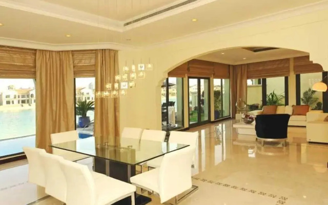 The Palm Jumeirah Villas - Frond E by Kennedy Towers
