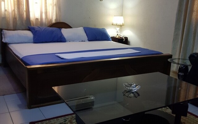 D'lor Suites Hotel