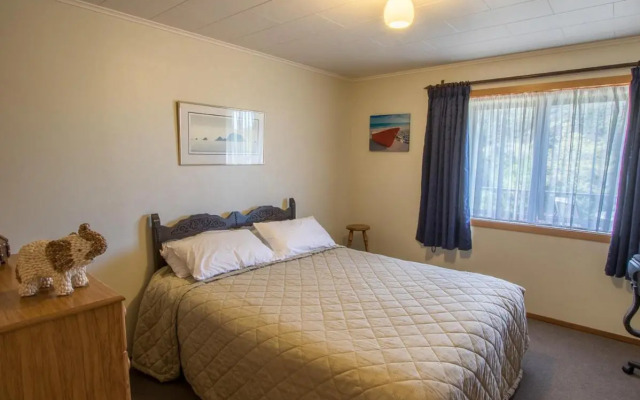 Tasman Hideaway - Marahau Holiday Home