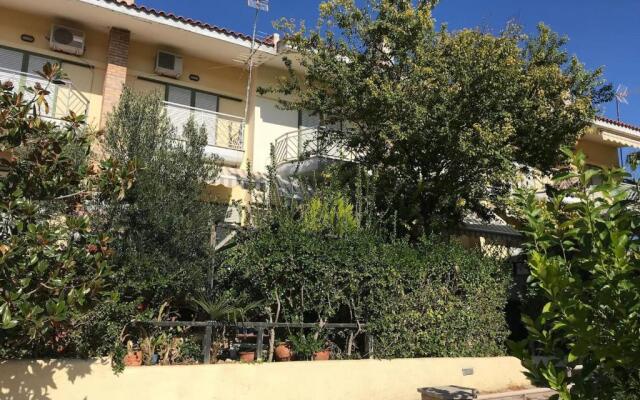Ideal 3-floor Maisonette next to the sea