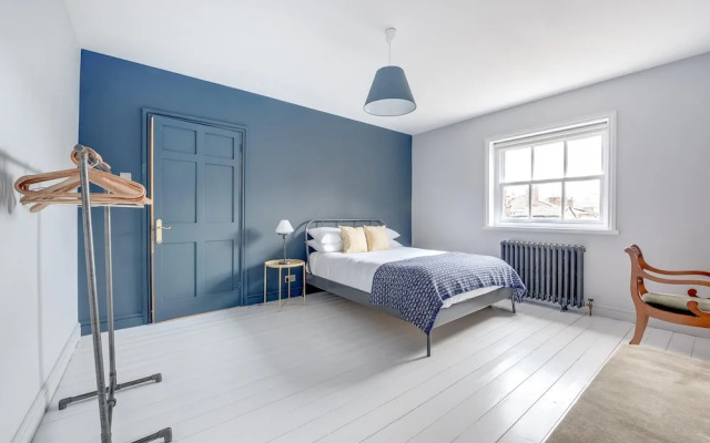 Spectacular 4BR Townhouse in Georgian Quarter, free parking