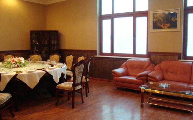 Nenjiang Hotel