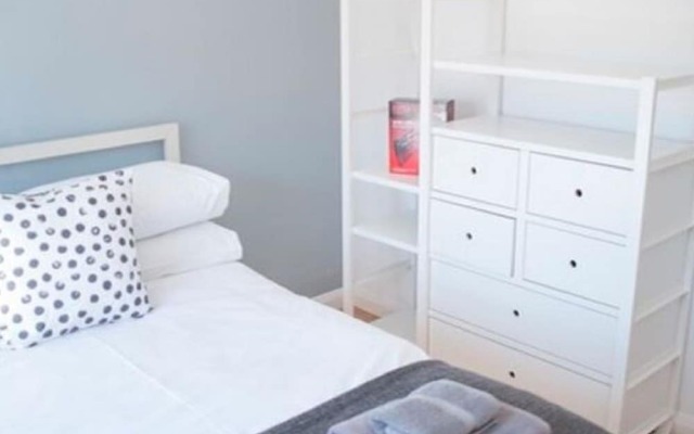 Plush Holiday Home in Gloucester Near Museum and Cathedral