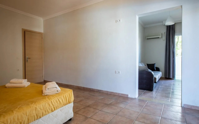 Cameo Beach Resort