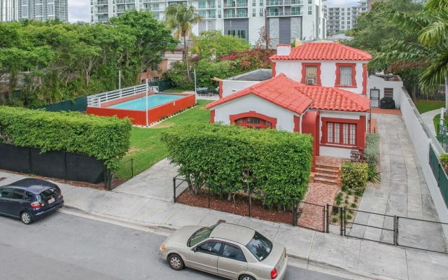 Roami at Edgewater Place