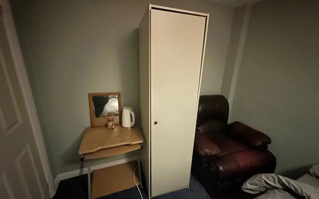 1 bedroom in 3bed house