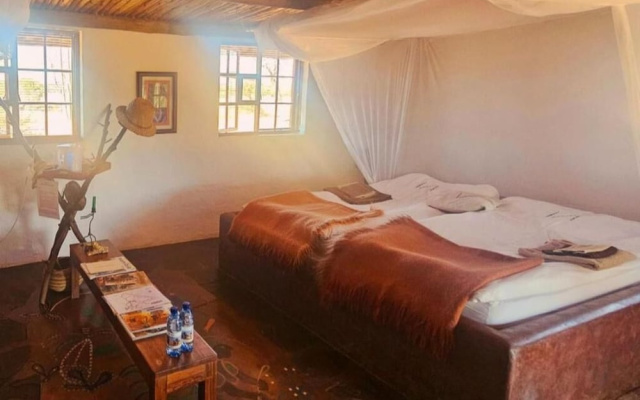 Eningu Kalahari Lodge cc