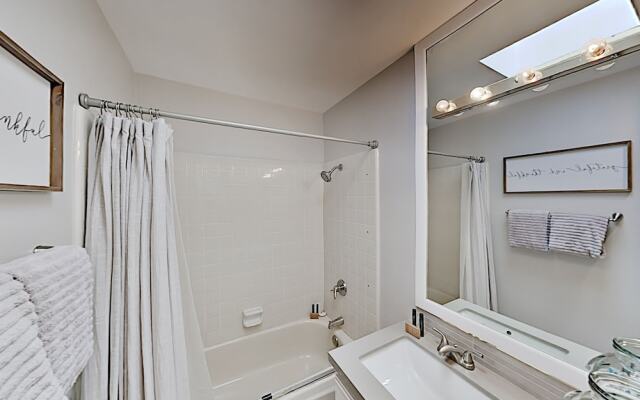 Newly Renovated 2020! 3 Bedroom Condo