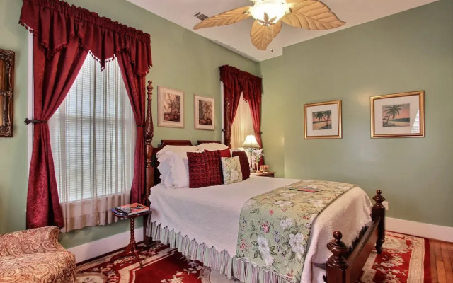 Green Palm Inn