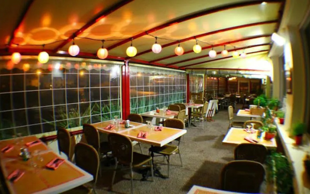 Hotel Bar Restaurant La Pomme de Pin